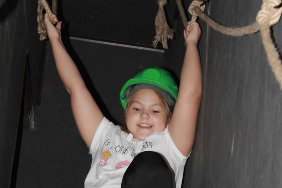 Квест в реальности Прятки в иной реальности. Kids от компании Doors2quest Квест в реальности Прятки в иной реальности. Kids от компании Doors2quest